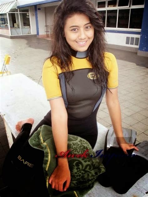 Pamela safitri senam pakai baju ketat. FOTO LEEZ AF4 PAKAI BAJU RENANG KETAT YANG MENGANCAM - BINTANG KEHIDUPAN