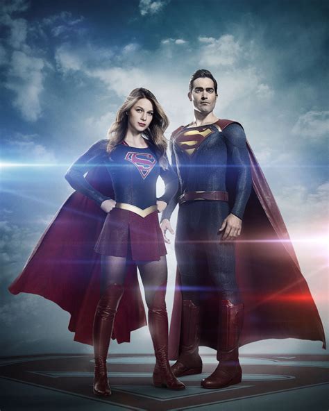 Superman & lois' showrunner shared an exciting new change during dc fandome! Superman & Lois Reveals Tyler Hoechlin's New Suit | Cosmic ...