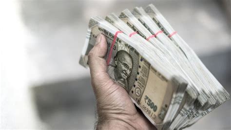Keep, sell or buy your wanted currency. Indian Rupee Hits 70.54 Against the US Dollar | Al Bawaba