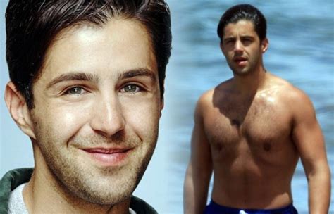 After shedding his baby weight in the last few years, former drake and josh star josh peck showed off his worked out svelte physique on the beach in hawaii this weekend. TheMoInMontrose | actor josh peck @PortableShua is 30 today...