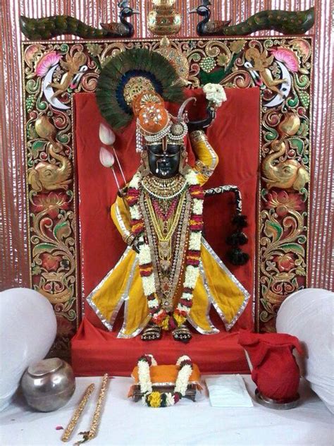 The lord has incarnated as a wealthy business man called sanwariya seth and helped the widow. Shrinathji Temple Nathdwara Tour Package With Udaipur ...