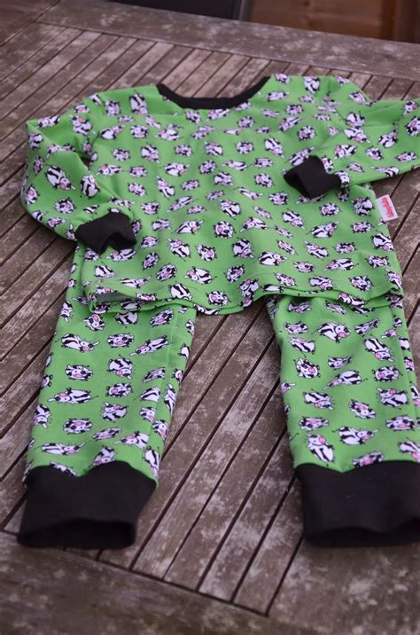 Leer deze 8 dino's te tekenen met dit sjabloon. Made by ilskepilske: Pyjama met koe'tjes