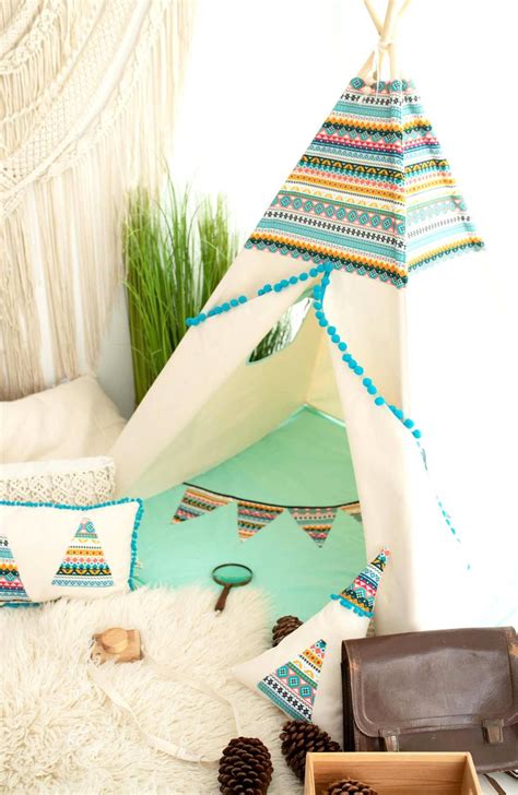 I'm trying to finish her little room before baby three comes, and i thought making a cute tent in her room for her to retreat with some books to would be fun. Tipi tent Indian tipi in aztec pattern 6 el - Cozydots in ...