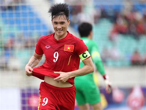 Check spelling or type a new query. Football star Cong Vinh announces retirement after AFF Cup ...