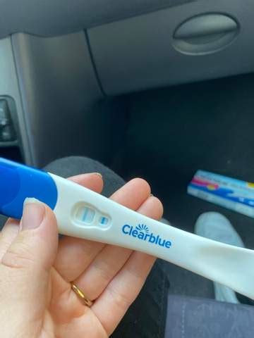 Nach drei bis fünf minuten zeigt dir der teststreifen das ergebnis. Ist der Frühtest von Clearblue sicher? (Schwangerschaftstest)