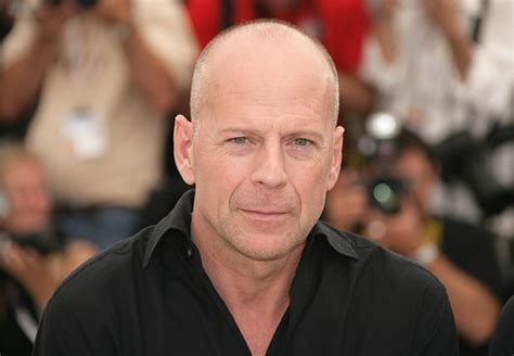 He first gained attention as a wisecracking detective opposite. Compleanno Bruce Willis: Oggi 62 anni