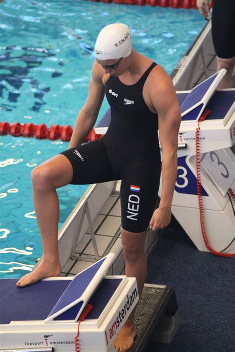 Series 100 vrij (ranomi kromowidjojo, femke heemskerk) en 200 wissel (arjan knipping) de vrouwen zwemmen vandaag de series van de 100 meter vrije slag. Femke Heemskerk's Feet