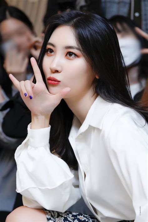 Sunmi debuted as a solo artist on february 17, 2014. Pin on SUNMI 이선미