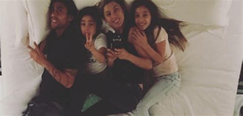 Daniela aranguiz cuenta por qué no publicaría fotos desnudas después de convertirse en madre: Los hijos del Mago y Daniela Aranguiz hablan cuatro ...