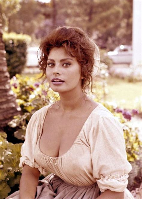 Born 20 september 1934), known professionally as sophia loren (/ləˈrɛn/; Sophia Loren on the set of Madame, c. 1961 | Sophia loren ...