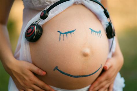 Bei den meisten frauen ist in den ersten drei. Wie verwöhnt man das Baby im Babybauch - welovefamily.at