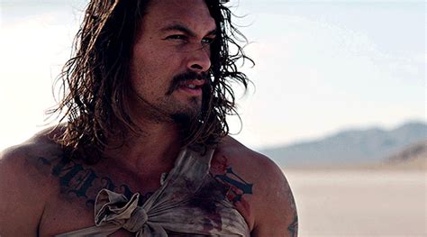 The film is about a young woman (suki waterhouse) exiled to a desert where she is attacked by a group of cannibals (led by jason momoa). Jason Momoa as Miami Man in The Bad Batch (2017) : (SEMI ...