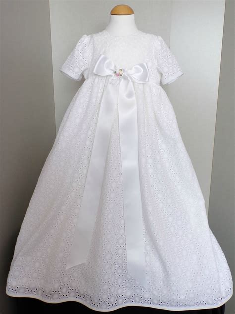 Robe longue de baptême fabriquée en france robe bapteme bebe fille manche longue robe de baptême traditionnelle longue pour bébé robe longue de bapteme en broderie anglaise blanche mixte ...