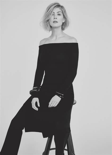 Ро́замунд мэ́ри э́ллен пайк — британская актриса. Rosamund Pike Daily