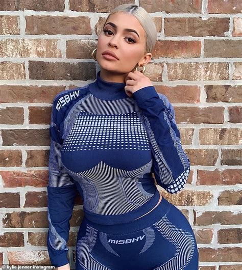 Berita hiburan terkini hari ini, sinopsis film, video, artis selebriti, foto dan beragam berita hiburan menarik lainnya | msn indonesia Kylie Jenner revs engines in tight blue motocross look to ...