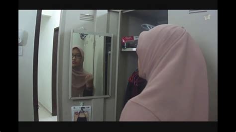 Sekarang mereka memiliki kesan buruk terhadap semua buku² kita. Kesan Buruk Ketagihan Gadget - YouTube