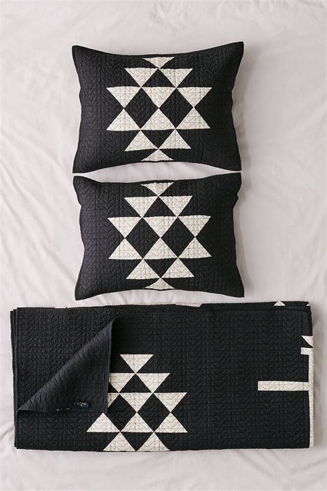 Family owned for over 150 years, pendleton's mills have developed into the most technologically advanced in the world. Pendleton Los Ojos Quilt + Shams Set | Quilted sham, Duvet ...