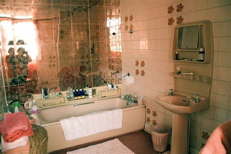 70s home decor vintage home decor vintage bedroom decor 1970s decor retro interior design vintage bathrooms vintage interiors foyers design blogs. 1970s bathroom - Google Search | Bathroom decor themes ...