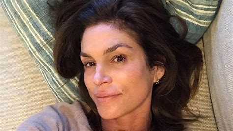 Cindy crawford prova que o tempo só a tornou ainda mais potente. Kein Photoshop nötig: Cindy Crawford (53) ist faltenfrei ...