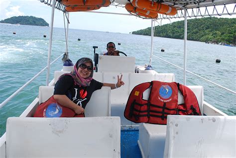 Pulau manukan offers clear water and pretty coral reefs. Asam Masin Garam Kicap Manis: Bercanda Ria di Pulau Manukan