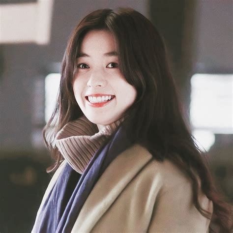 She is best known for her leading roles in the television dramas brilliant legacy, dong yi, and w, as well as the film cold eyes for which she won best actress at the blue dragon film awards. Han Hyo Joo | ハン・ヒョジュ