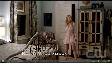 Circle or round beds might not be a décor idea that is earth shattering and brand new. Bedroom set from "The Secret Circle" I L.O.V.E. pic 4 | Tv ...