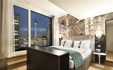 The holiday inn express berlin city centre enjoys a very convenient location hotel in the centre of the city, approximately 800 metres from potsdamer platz. بهترین هتل های 4 ستاره برلین؛ شهر همیشه درخشان آلمان - کجارو
