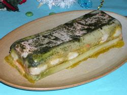 Découvrez toutes nos recettes de terrine saint jacques proposées par nos chefs, ainsi que les techniques associées en vidéo ! Terrine de St Jacques et de saumon en gelée