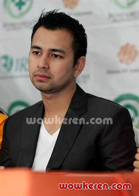 Pasalnya raffi ahmad dianggap tidak pantas menerima. Foto Raffi Ahmad Memberikan Keterangan Kepada Pers - Foto 93 dari 215