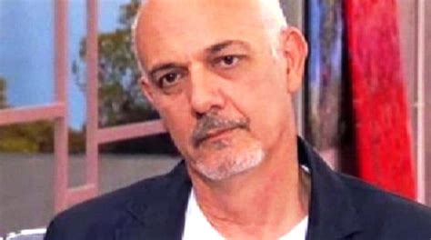 Ως, άνθρωπος της showbiz, οι. ΟΣΟ ΔΕΝ ΠΑΝΤΡΕΥΕΤΑΙ Ο ΚΙΜΟΥΛΗΣ | Apodytiriakias.gr