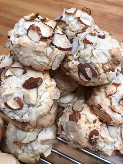 The good old traditional meals show up on the christmas dining table year after year. Christmas Cookie Recipes Without Nut Itialian : Almond ...