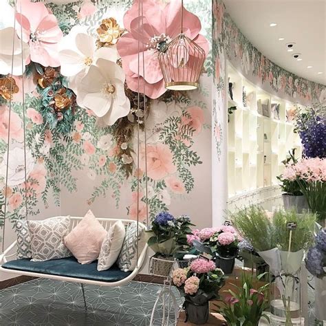 To offer you plenty of inspiration, we're sharing 58 diy room decor ideas. Flower wall decor, Salon decor, Tea room, Beauty salon decor, Decor, Shop interiors - (@enya ...