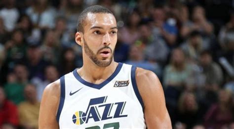 Le pivot français d'utah, qui en a été privé l'an passé par giannis antetokounmpo, a remporté jeudi le trophée de meilleur défenseur de la saison nba, pour. Everything To Know About Rudy Gobert's NBA Career Profile ...