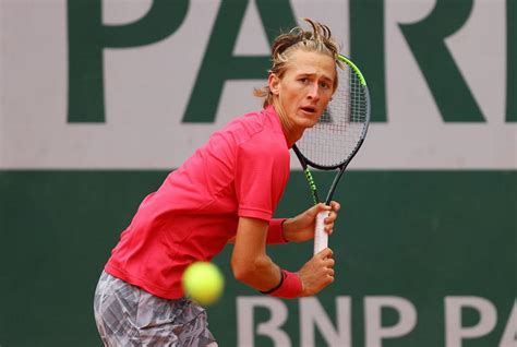 The seventh seed, who has reached the third round of the boys' singles, knows all about the trademark scissor kick, too, incidentally. Sebastian Korda, un Next Gen che viene dal passato