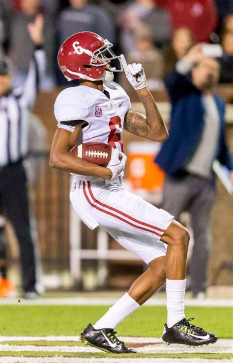 Jalen hurts handled his college career with grace, making it easy to root for him to get his first big nfl moment on sunday. Jalen Hurts Wallpaper / Will Jalen Hurts Start For The Eagles Carson Wentz S Struggles Have Some ...