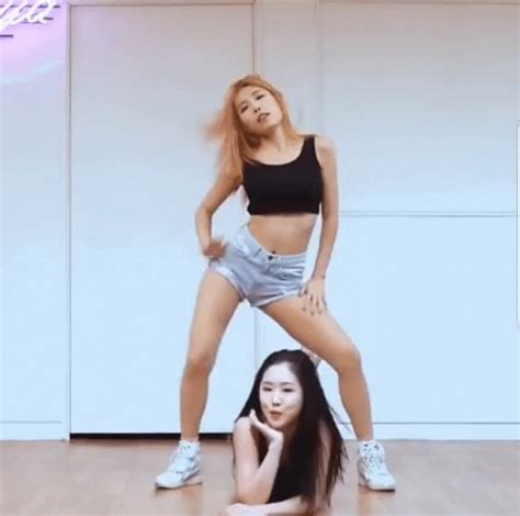 Korean Party Hard GIF - Korean PartyHard Sister - Discover ...