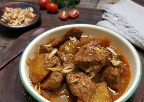 Langkah · rebus air sampai mendidih · masukan daging kambing yg sdh bersih dan d potong2 · masukan daun salam daun jeruk dan sedikit garam · tutup. Semur Daging : 7 Resep Semur Daging Sapi Yang Empuk Dan ...