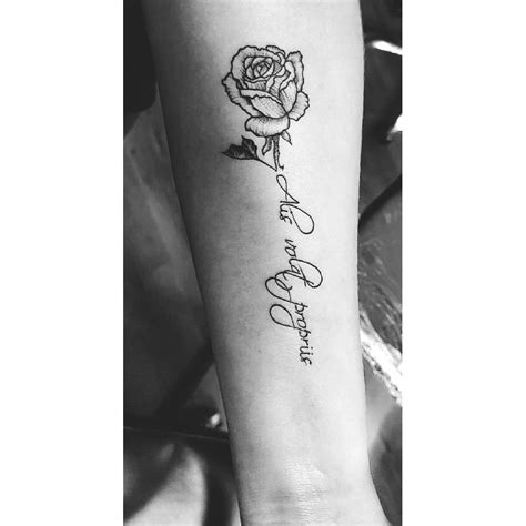 Becky g has a tattoo on her left wrist that is the word familia which is the spanish word. Latin rose tattoo 🌹 | Tattoos, Rose tattoo, Latin tattoo