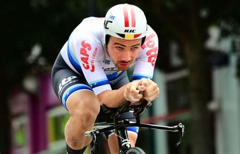 Pro cyclist / world hour record today it is 2 years ago that victor campenaerts improved the uci world hour record by no less than. Victor Campenaerts ofiarą pijanego widza - Rowery.org