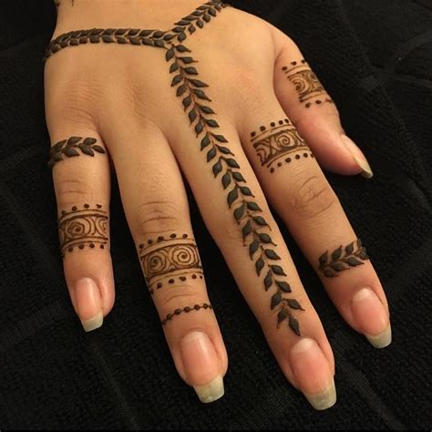 With experience in large, high demand events to smaller boutique gatherings, our expertise and skill is second to none. Pin by Nur Farahin Suderman on Henna | Modern mehndi ...