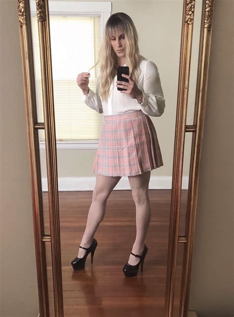 I felt pretty in pink : r/crossdressing