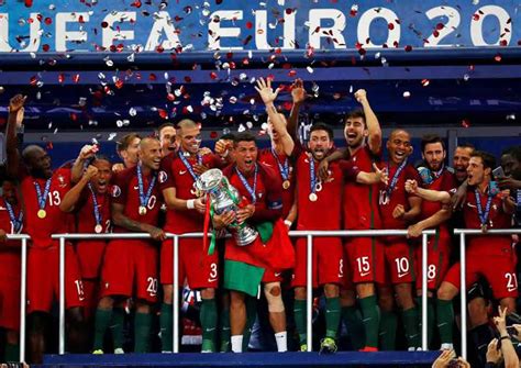 Por otro lado, portugal, los lusos. Euro 2016: Portugal beat France 1-0 after extra-time to ...
