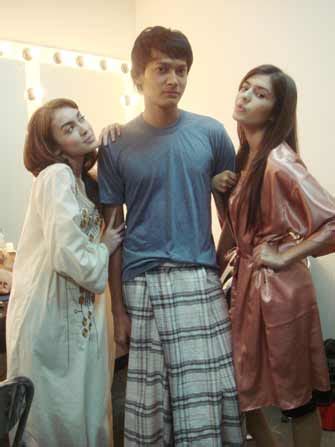 Hei ke mana saja ? AYAT - AYAT CINTA ~ Top Download Film