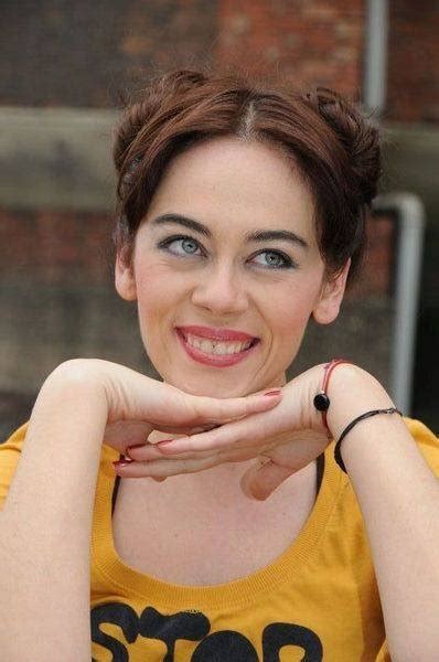 Halsey'in bebeğinin babasının türk asıllı sevgilisi alev aydın olduğu öğrenildi. Demet Evgar Kimdir?