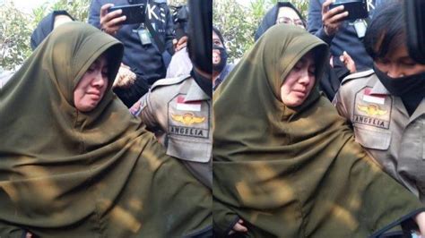 Istri didi kempot ternyata manis banget. Foto Istri Pertama Didi Kempot Saputri Tak Henti Mencium ...