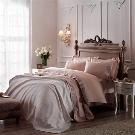 An ingenious tribute that elevates the tv past to artlike proportions. Clodia Jakar Bedroom Marriage Set