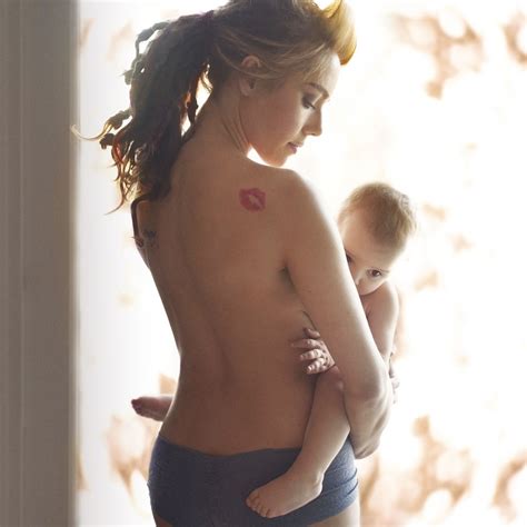 Mothers in the us initiate breastfeeding at birth. Beautiful photos of mothers breastfeeding their children ...