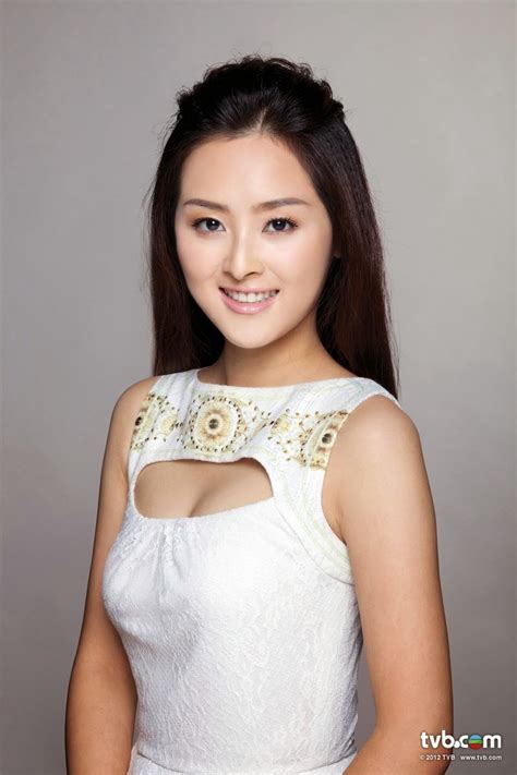 Jacqueline wong memamerkan potret saat dirinya berkunjung ke markas. Chatter Busy: Miss Hong Kong 2012 Carat Cheung Plastic Surgery