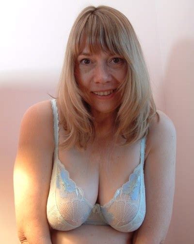 Busty milf offered by shy hubby. waterside95.tumblr.com - Tumbex