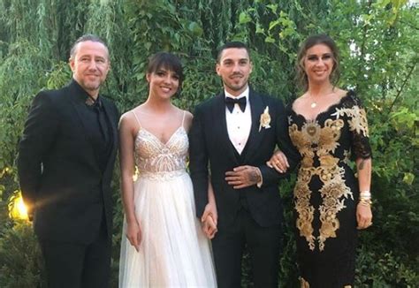 Când am primit telefonul, două minute am stat nemişcat. Nicolae Stanciu s-a însurat cu Andreea. Primele imagini de ...